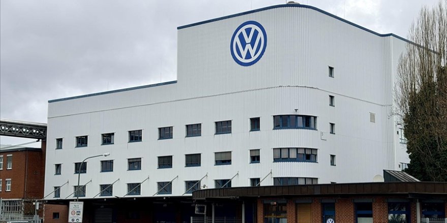 Volkswagen'in Üst Yöneticisi Blume, Osnabrück fabrikasının askeri üretime geçeceğini teyit etti
