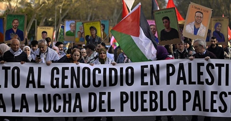 Londra'da yüz binlerce kişi, Filistin'e destek ve aşırı sağ karşıtı yürüyüşlere katıldı