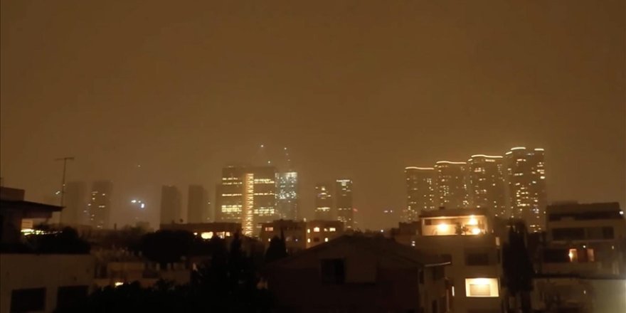 İran füzesinin Petah Tikva kentindeki sanayi bölgesine isabetiyle bazı yapılarda hasar oluştu