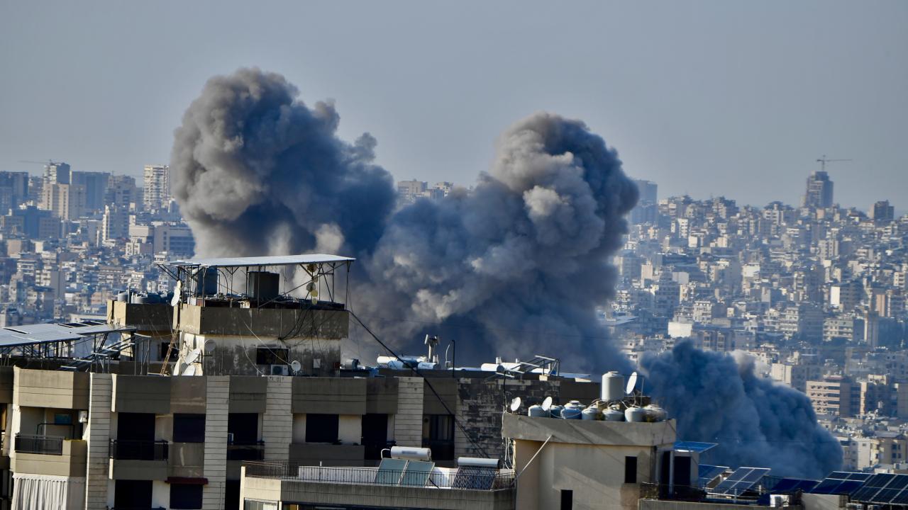 İşgalci İsrail, Lübnan'da bir hastaneyi hedef aldı