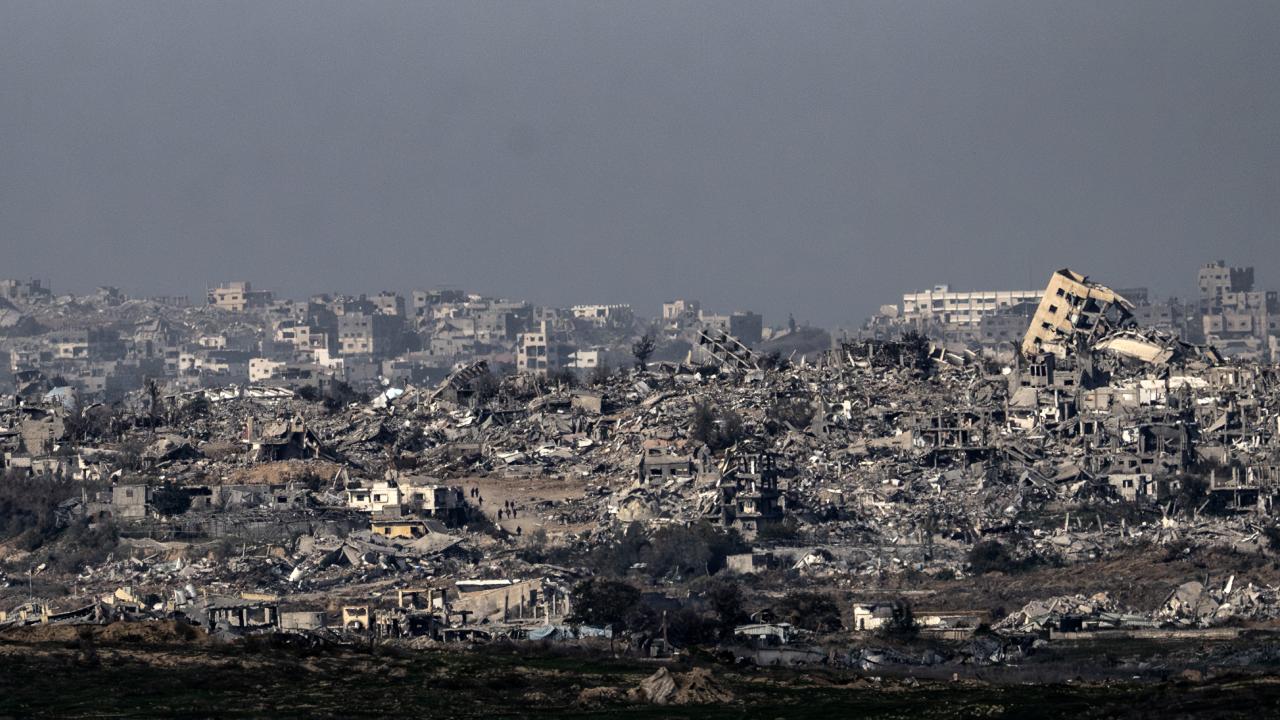 Katil İsrail Gazze'de "çadır sınıfı" hedef aldı