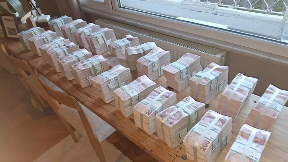 Vıcık vıcık pislik akıyor, CHP’li vekiller de savunuyor