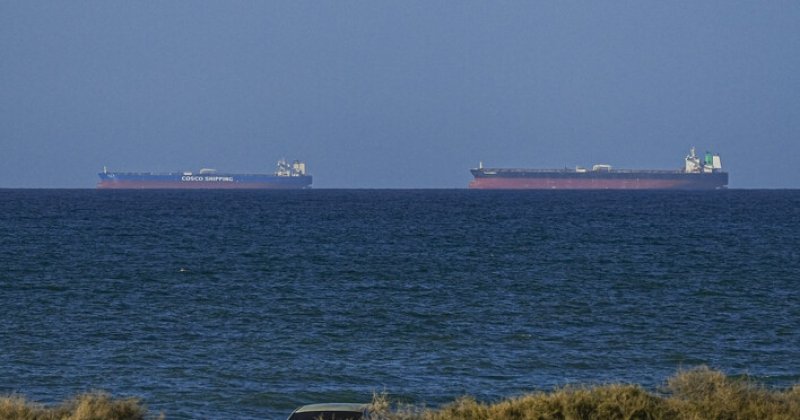 Trump, İran'ın Hürmüz Boğazı'ndan geçen gemilerden geçiş ücreti almaması gerektiğini söyledi.