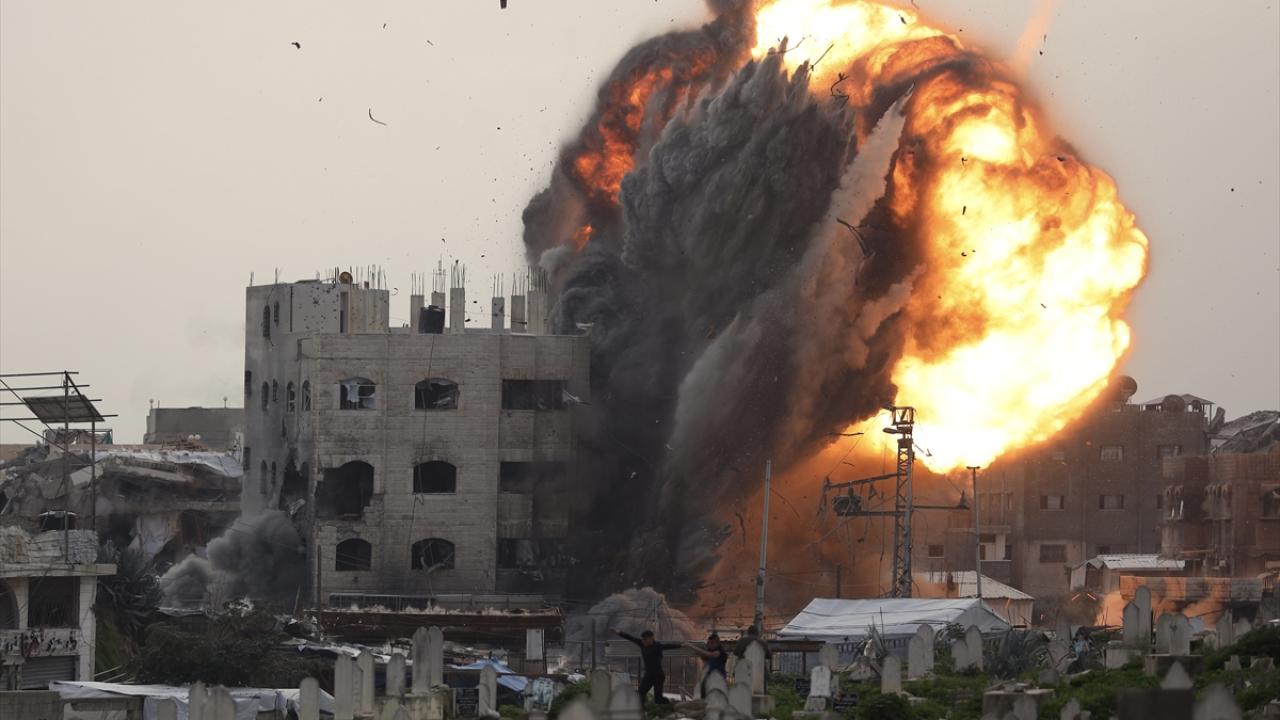 Katil İsrail Gazze'de 6 Filistinliyi katletti