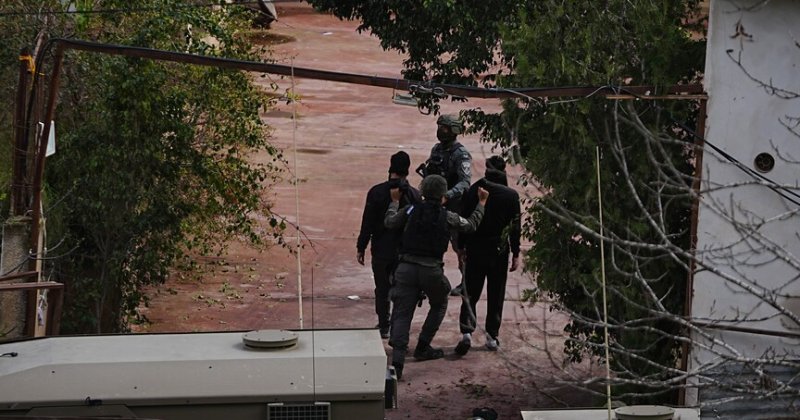 İşgal askerleri işgal altındaki Doğu Kudüs'te 10 Filistinliyi gözaltına aldı