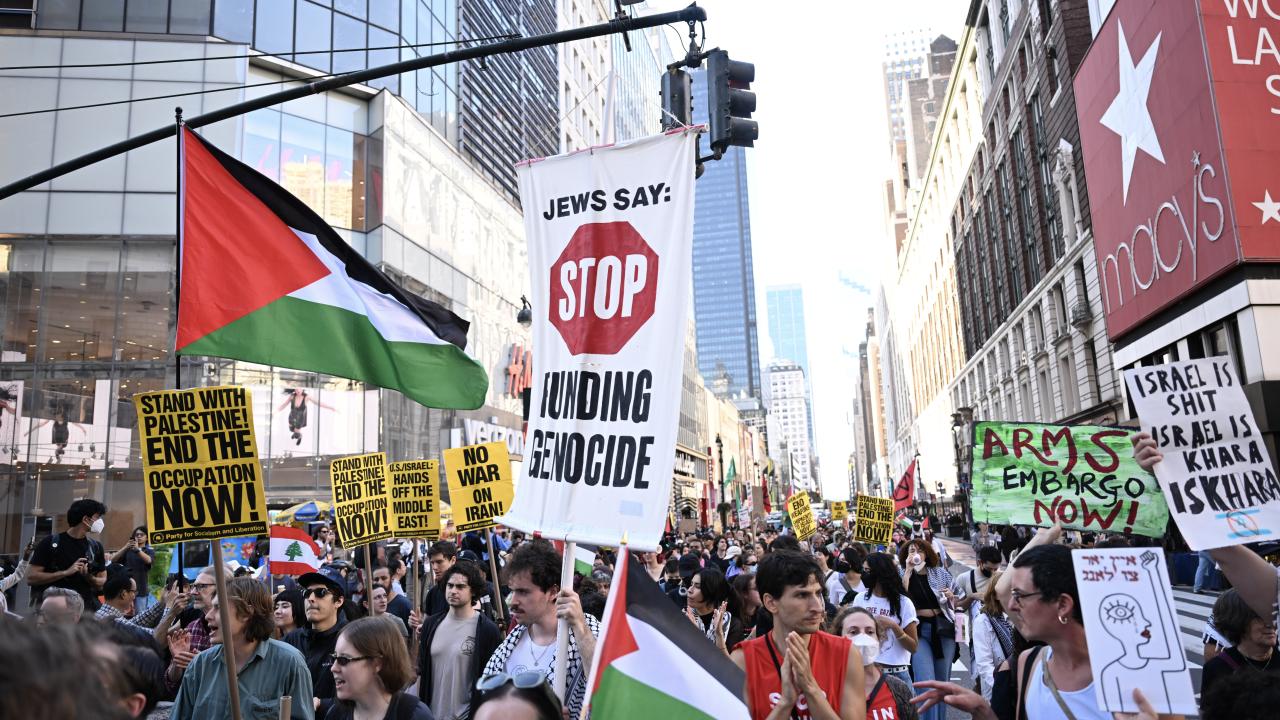 New York'ta İsrail'e silah satışına karşı düzenlenen eylemde 100 kişi gözaltına alındı