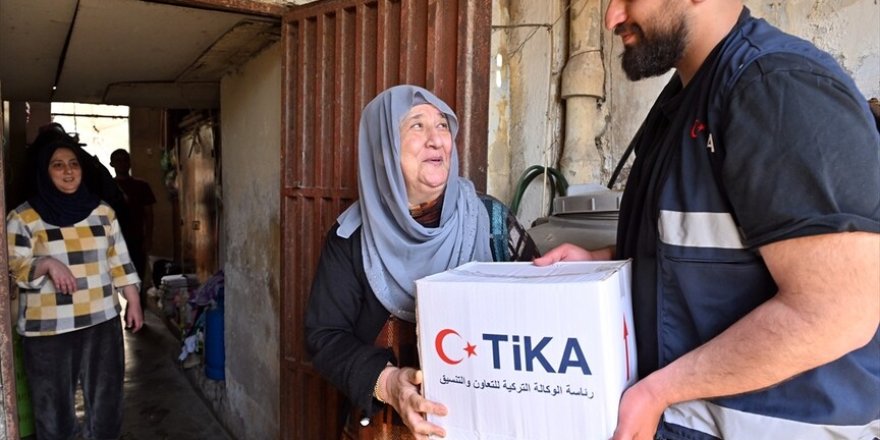 TİKA, İsrail saldırıları nedeniyle Beyrut'ta yerinden edilen ailelere insani yardım dağıttı
