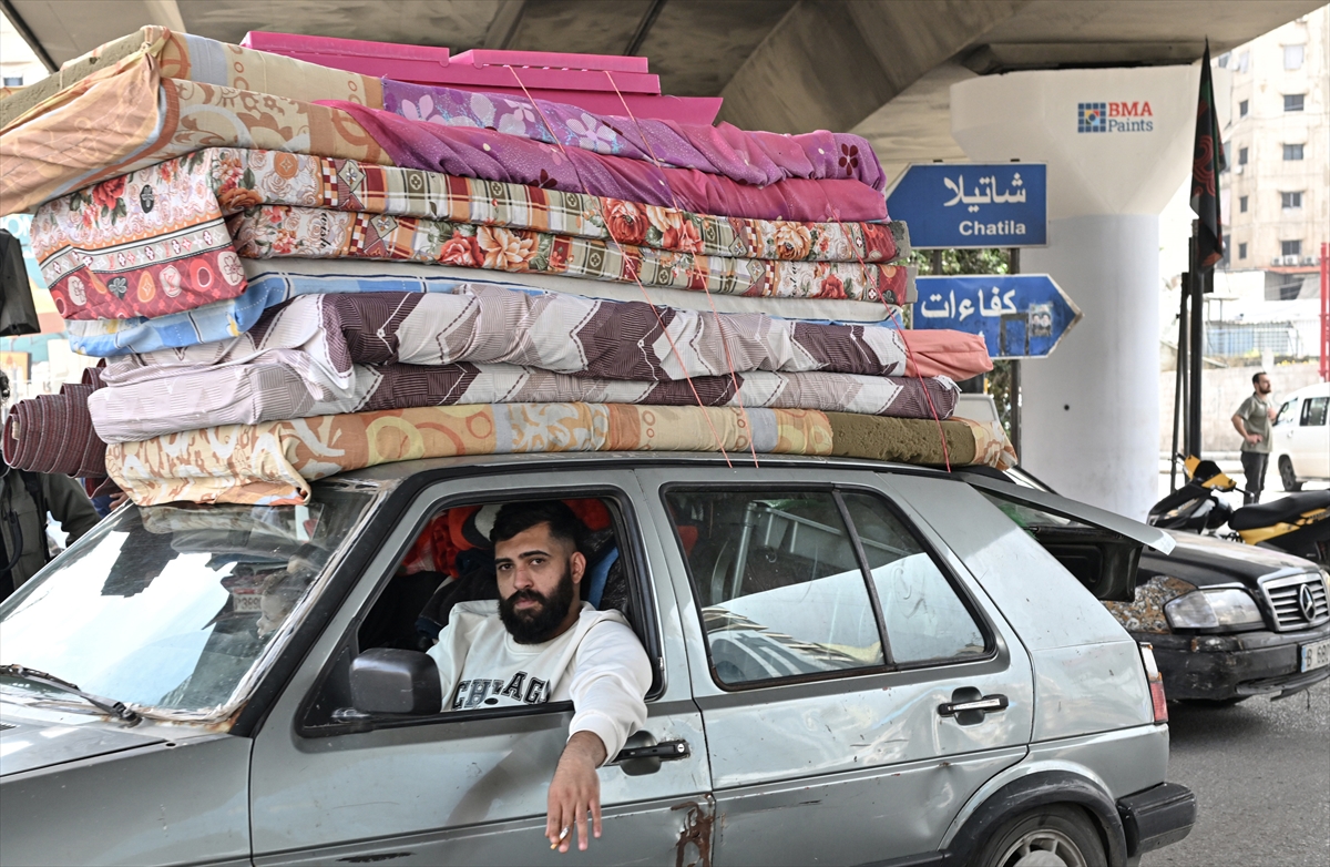 Beyrut'ta İsrail'in saldırılarıyla yerinden edilenler, ateşkesin ardından evlerine dönmeye başladı
