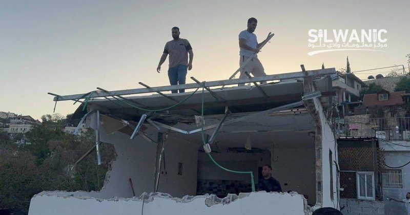 İşgal yönetimi Kudüslü aileyi Silvan beldesindeki evini yıkmaya mecbur etti