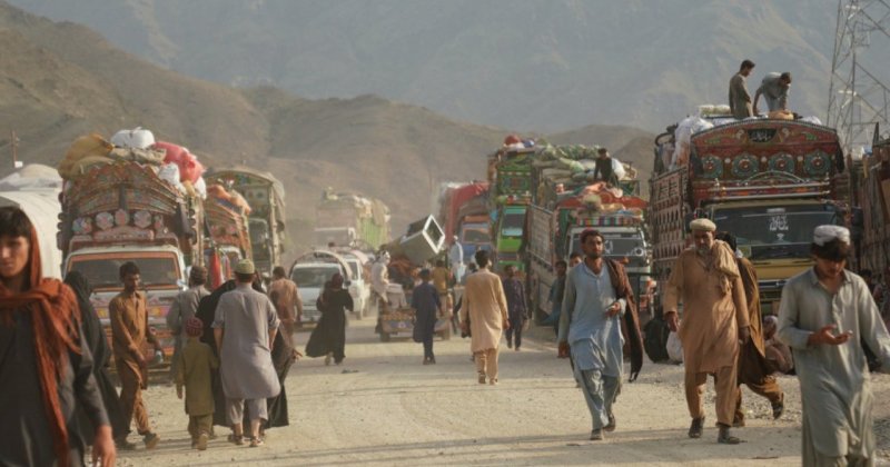 Bir ayda 86 binden fazla Afgan göçmen ülkesine geri döndü