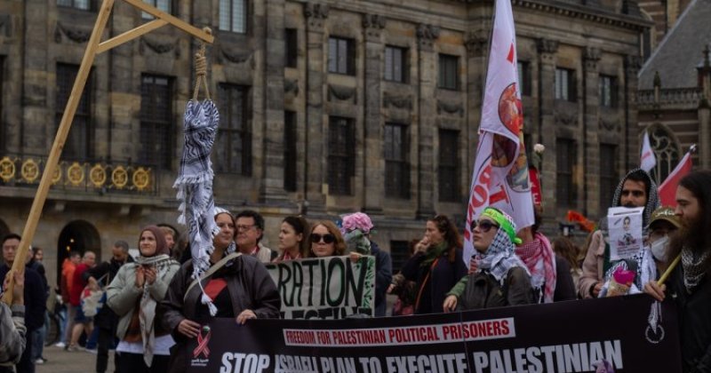 Filistinli esirler için Amsterdam’da adalet yürüyüşü
