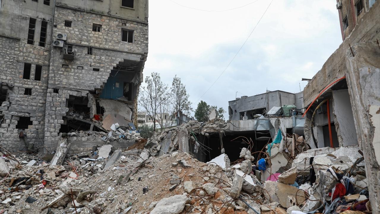 İşgalci İsrail'in hedef aldığı Nebatiye kentinde büyük bir yıkım kaldı