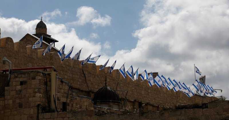 Harem-i İbrahim Camisi Müdürü, İsrail'in camiye "Davud Yıldızı" yansıtmasının tehlikesi konusunda uyardı