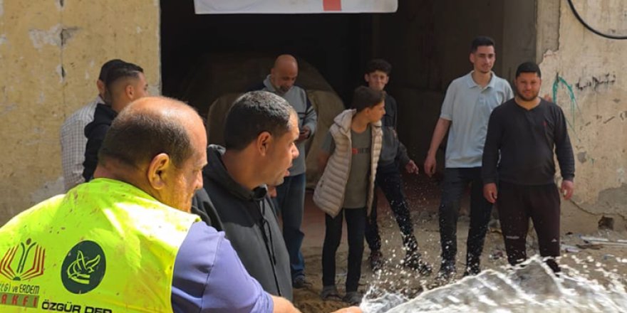 Bilgi ve Erdem Vakfı ile Özgür-Der Gazze'de altıncı su kuyusunu açtı
