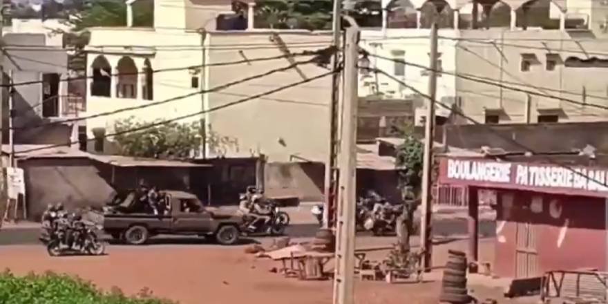 Mali’de İslami direniş gruplarından Rusya-BAE destekli cunta yönetimine darbe