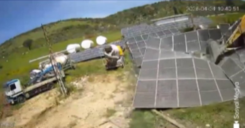 İşgal askerleri, Lübnan'daHristiyan köyü Debel'de güneş panellerini tahrip etti