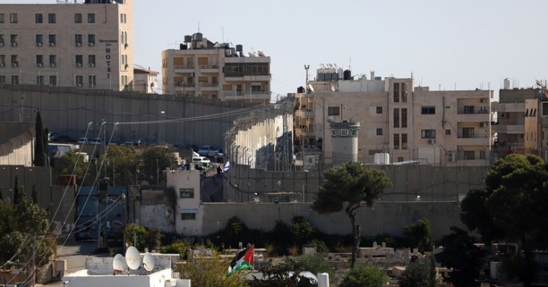 İşgal askerleri, Doğu Kudüs'te Ayrım Duvarı yakınında 1 Filistinliyi yaraladı