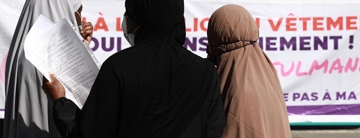 Fransız şirketin başörtülü çalışanları işten çıkardığı iddia edildi 