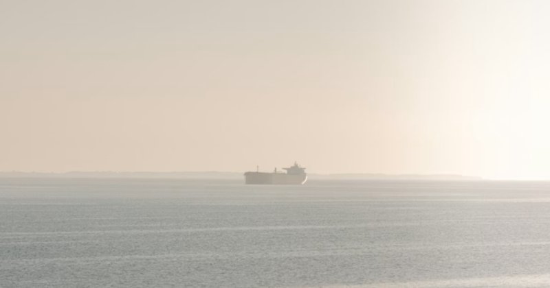 Hürmüz Boğazı'ndan savaşın başından bu yana ilk LNG tankeri geçti