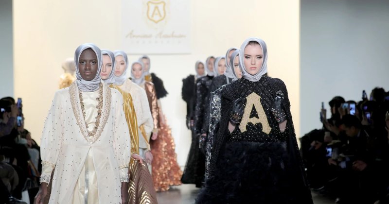 Paris podyumlarında tesettürün tasfiyesi