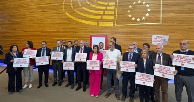 AP'deki en büyük ikinci siyasi grup, İsrail ile ortaklığın askıya alınması için protesto düzenledi