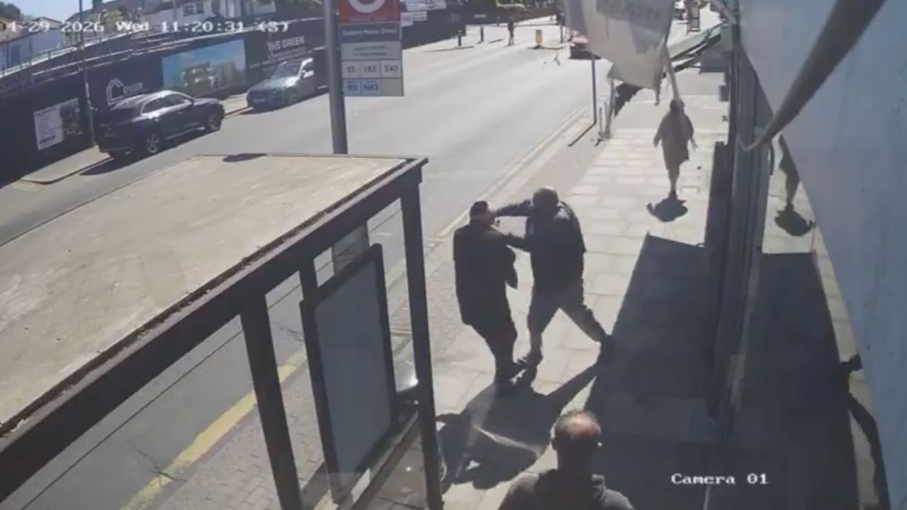 İngiltere'de Yahudilere bıçaklı saldırı