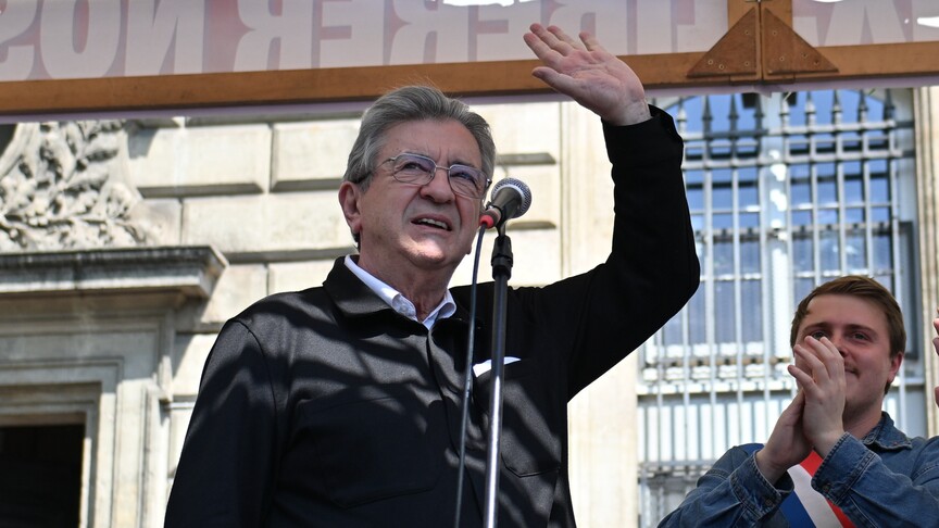 Melenchon, Fransa’da LFI'nin adayı olduğunu açıkladı