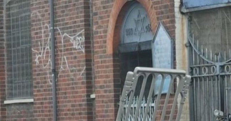 Londra’da Müslümanların satın alarak camiye dönüştürmeye çalıştığı bina saldırıya uğradı