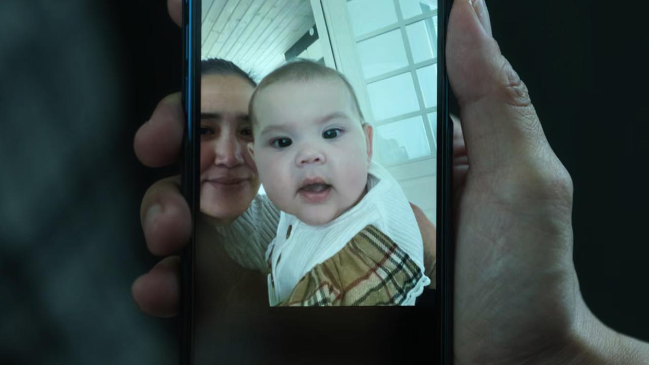 “Yeterince medeni değilsin!” denilerek bebeği elinden zorla alınan anne bebeğine kavuştu