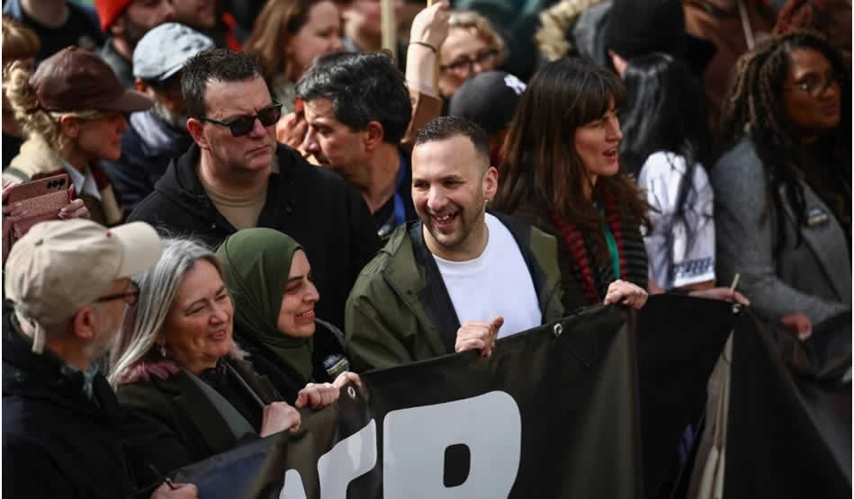 “Zack'i Yakalayın” Projesi: Medya, Yeşiller Partisi'nin Yahudi liderine karşı antisemitizmi nasıl kullandı?
