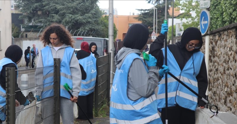 Fransa'da Müslümanlar "Camiler Arası Temizlik Yürüyüşü" düzenledi