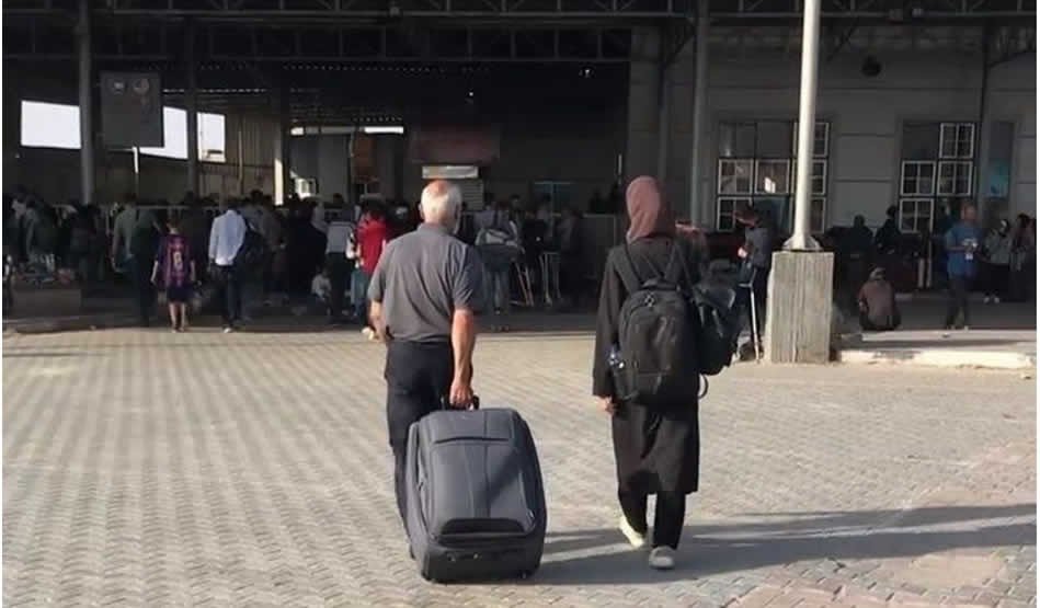 Yıkılmış bir vatan ile belirsiz bir sürgün arasında