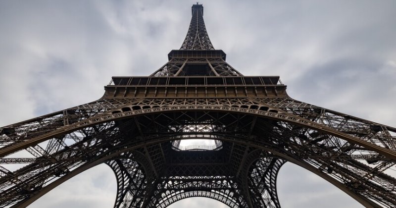 Paris'te Eyfel Kulesi'nde Filistin bayrağı açan 6 kişi gözaltına alındı