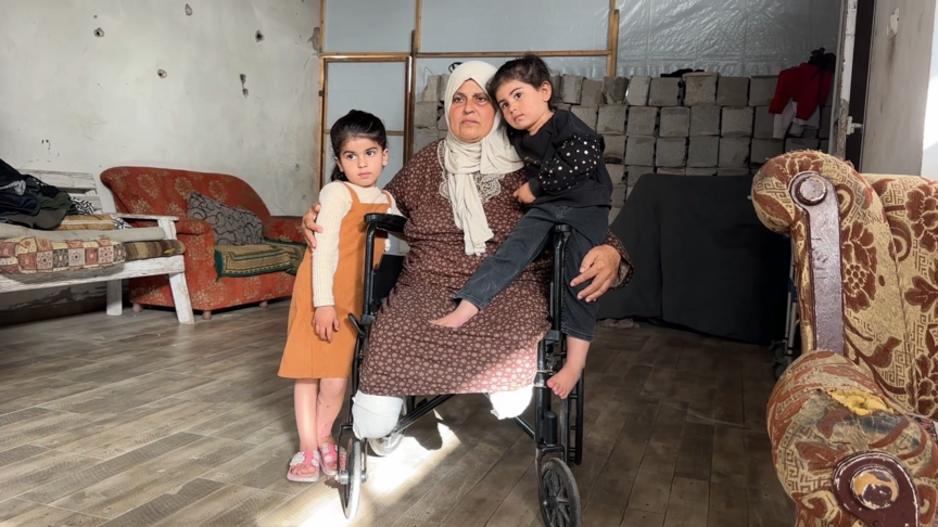 Filistinli nine, yetim kalan torunlarına bakmaya çalışıyor