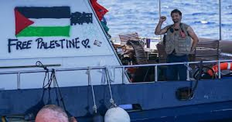 Siyonistler Sumud filosu aktivistlerinin bulunduğu Girolama teknesine ateş açtı