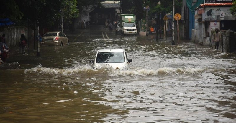 Hindistan'da şiddetli yağış ve fırtınada 28 kişi hayatını kaybetti
