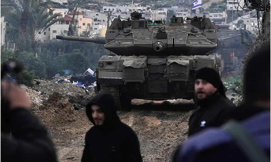 Oslo Anlaşması'ndan bu yana ilk kez, İsrail Batı Şeria'daki bir şehirde askeri üs için arazi işgal ediyor