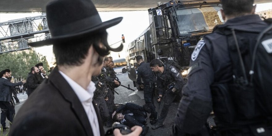 Siyonist İsrail polisleri, Haredi Yahudilere saldırdı