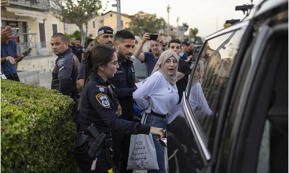 Katil İsrail, Filistinli vatandaşları slogan attıkları gerekçesiyle mahkûm etti