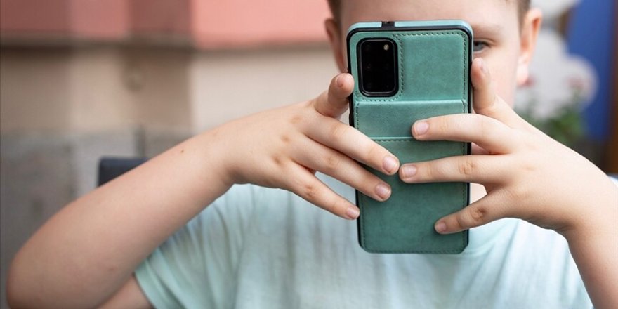 Polonya hükümeti, ilkokullarda telefon kullanımını kısıtlayacak tasarıyı kabul etti