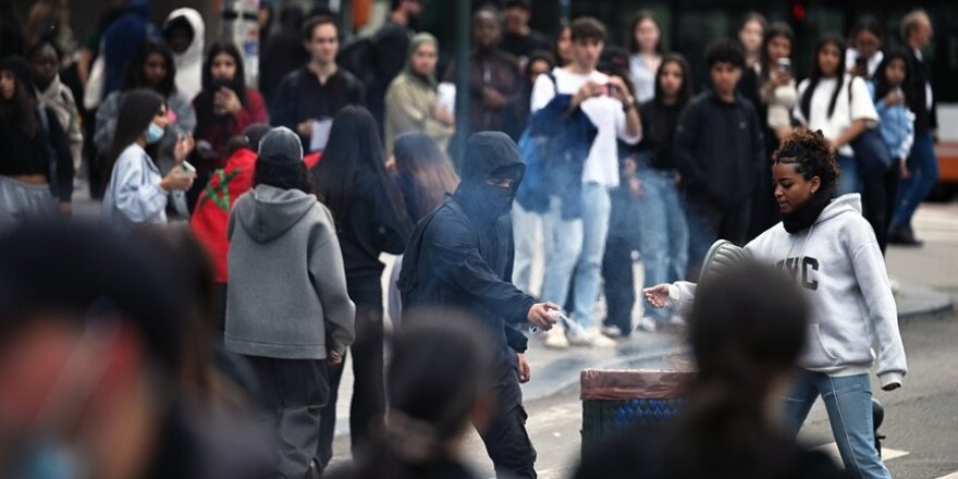 Brüksel'de eğitimde tasarruf önlemlerine yönelik yeni protes