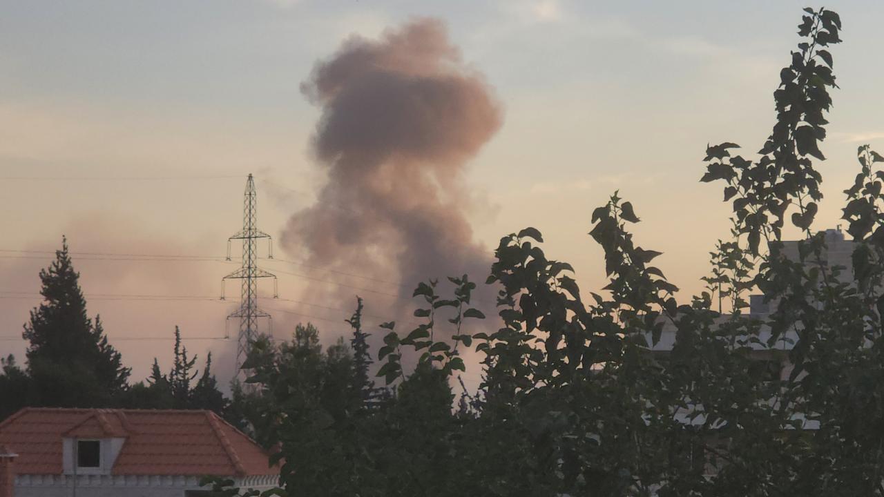 İşgalci İsrail'in Lübnan'da bir araca düzenlediği İHA saldır