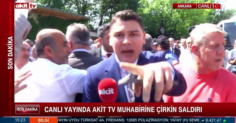 Akit Tv muhabirleri CHP'liler tarafından saldırıya