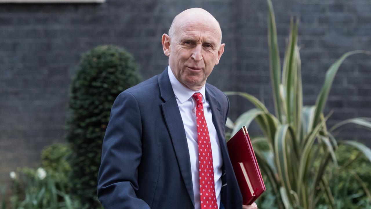İngiltere Savunma Bakanı John Healey istifa etti