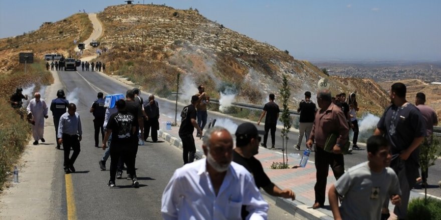 İşgal güçleri, Batı Şeria'da yasa dışı yerleşimleri protesto eden Filistinlilere saldırdı