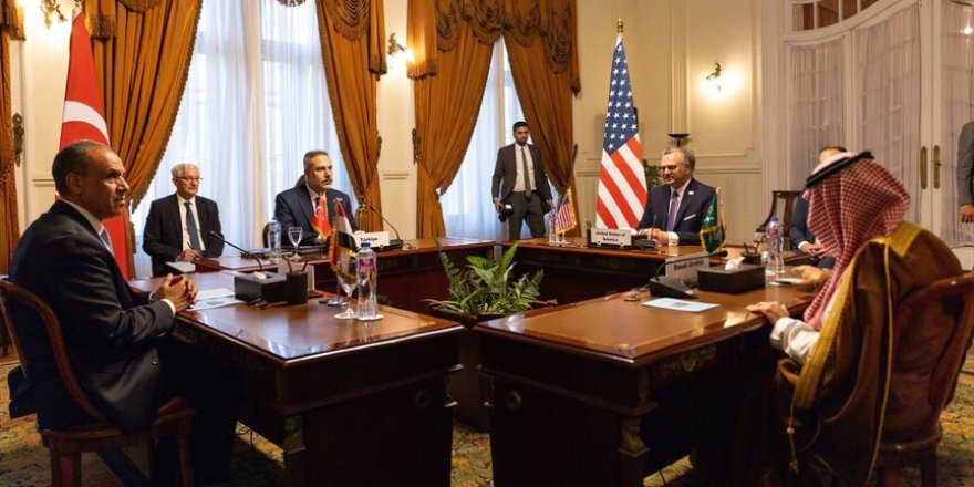 Bakan Fidan, Kahire'de düzenlenen Libya dahil bölgesel konuların ele alındığı toplantıya katıldı
