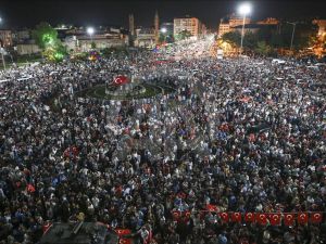 Halk Cunta Karşı Meydanlarda