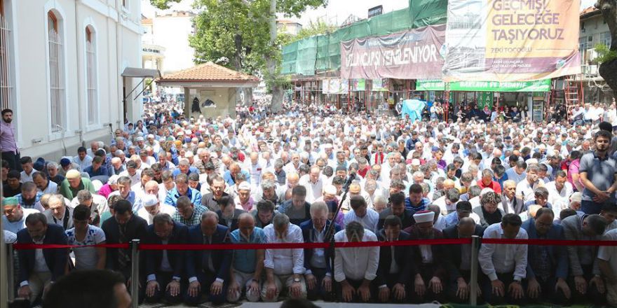 Muhacire Anne ve Bebeğine Hüzünlü Veda