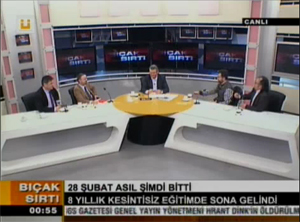 Bıçak Sırtı'nda Dindar Nesil Tartışıldı