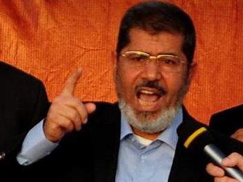 Mursi, Hasan el-Benna'nın Yolunda: Anayasamız Kur'an!